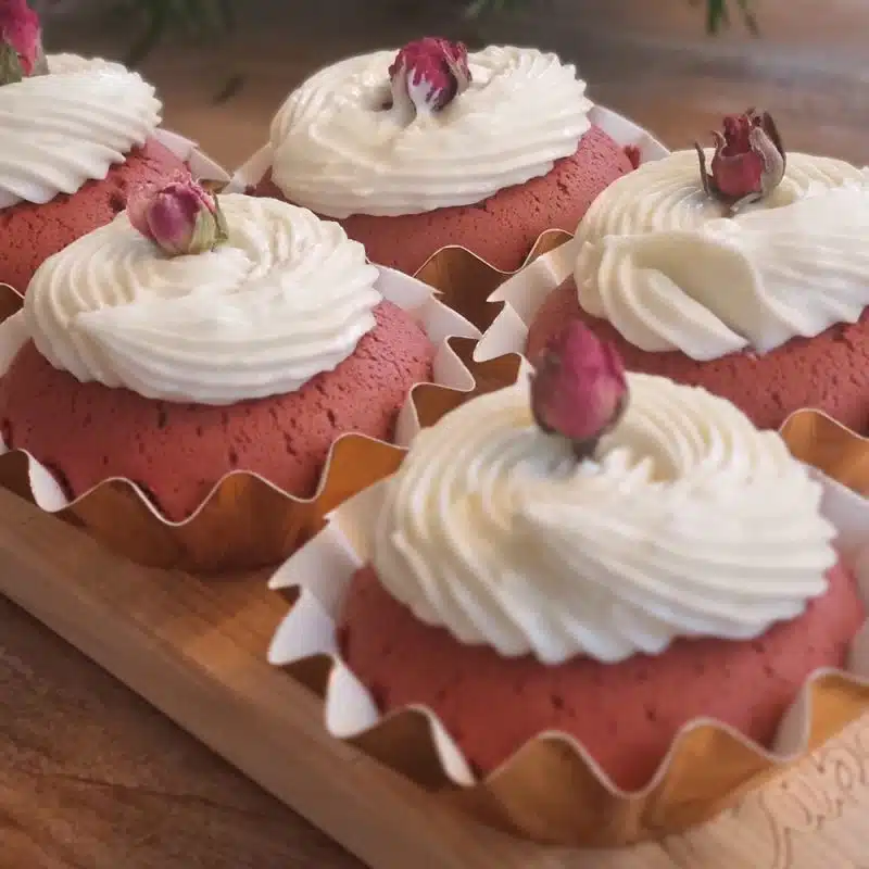 Cream Cheese Frosting op Red Velvet Cupcakes