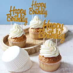 ScrapCooking Baking Cups met Happy Birthday Toppers